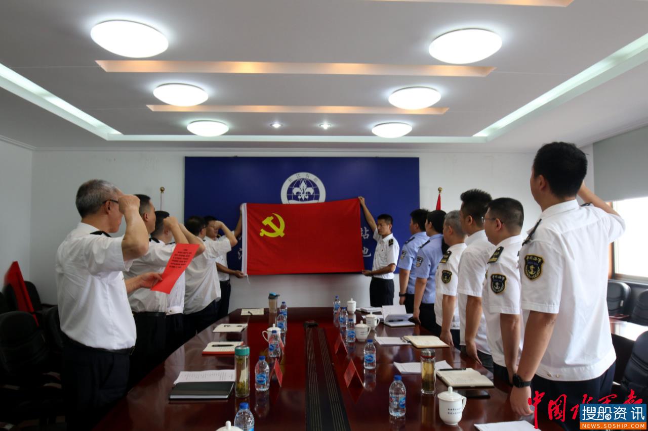 长江引航联合五家涉水单位开展“不忘军魂 对标笃行”主题党日活动