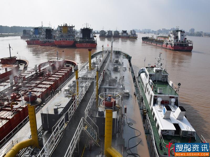 荆州海事局组织全航段巡航应对汛期持续高洪水位