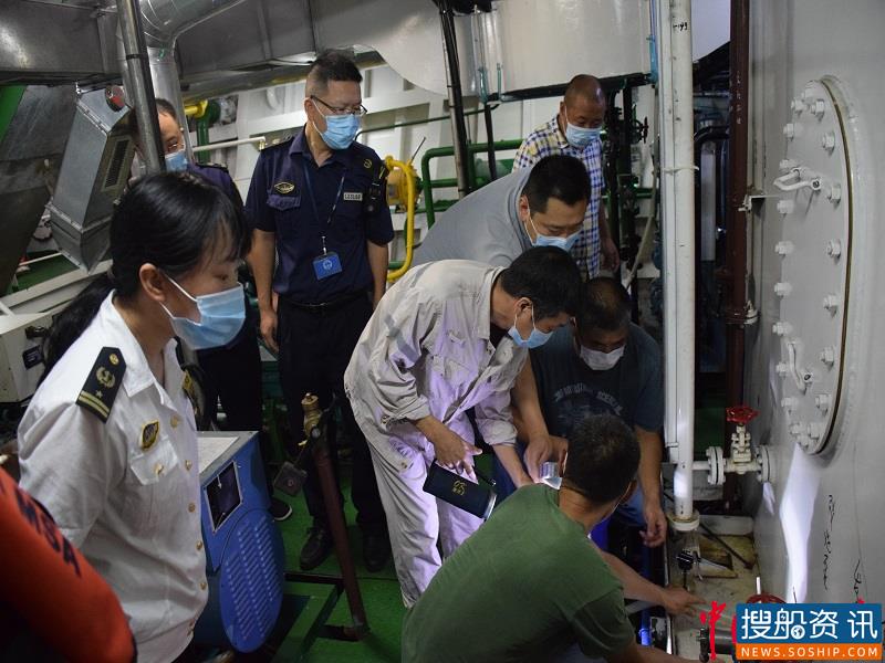 荆州海事局开展汛期高温船舶燃油及生活污水抽样检测