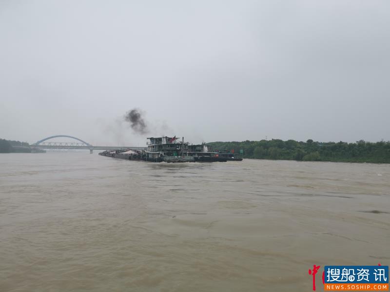 遇险!大型船队失控,扬州交通海事紧急救援