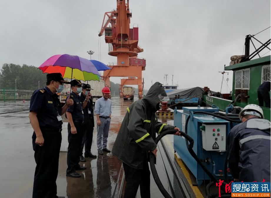长江汉南段两码头实现船舶污染物零排放