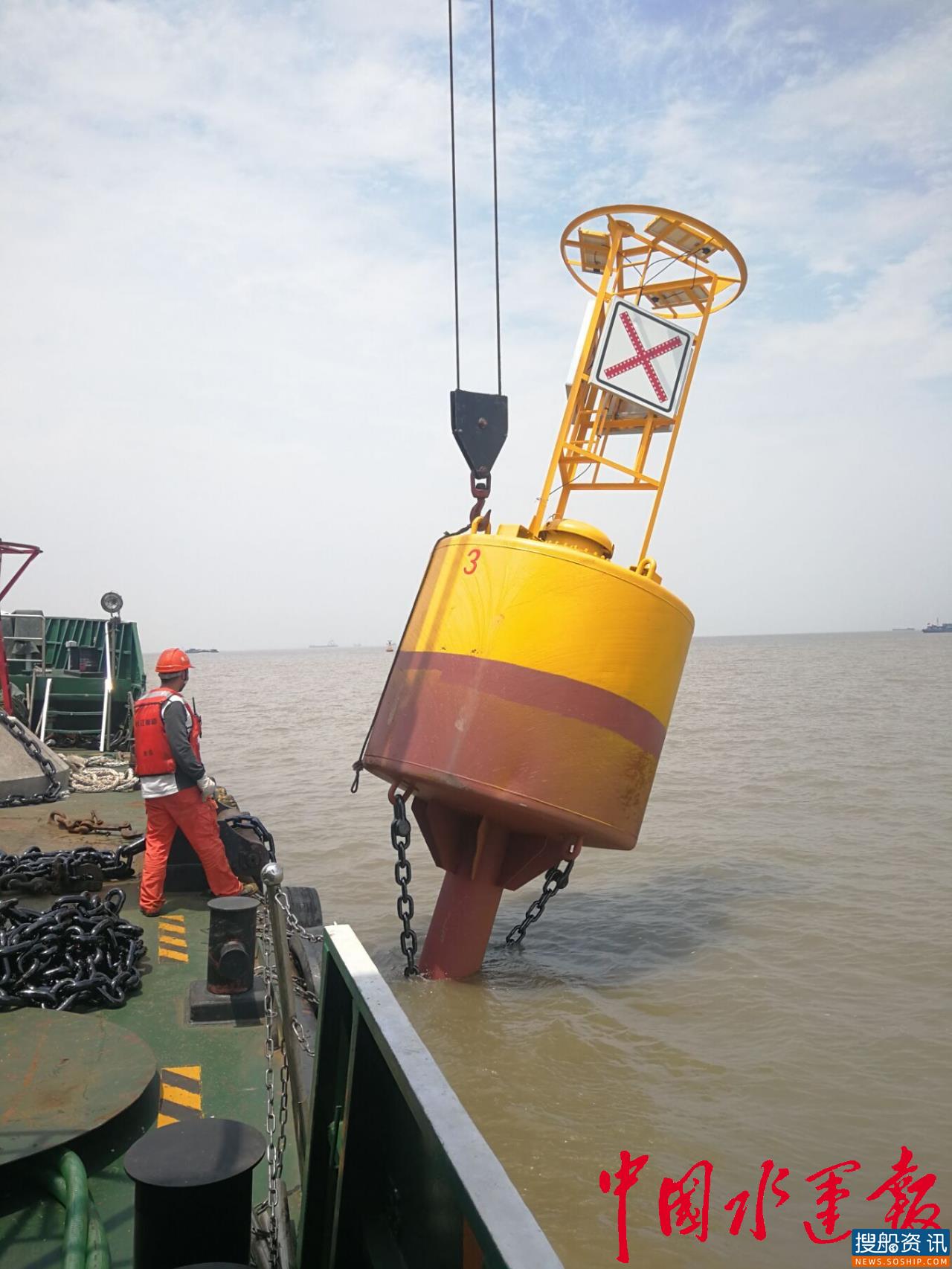 惠民工程 上海航道处再为太仓取水口增设警示浮标牌