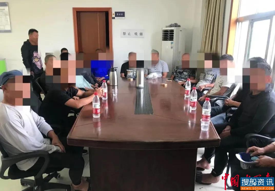 南通水上搜救中心成功救援16名台风遇险渔民