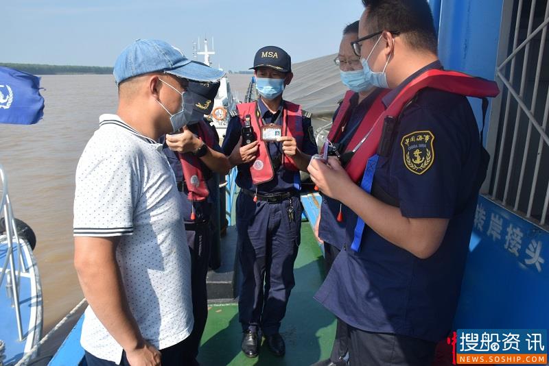 荆州海事局组织联合巡查应对高温与水位变化