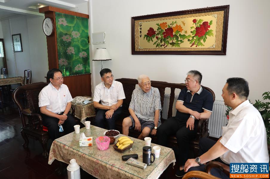 “夏送清凉显真情”​长江航道局新冠疫情后走访慰问离休干部