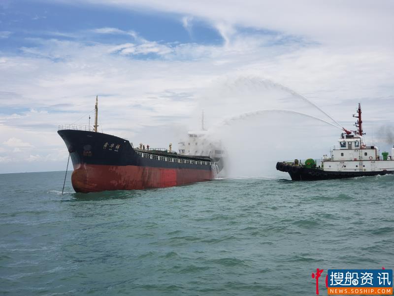 货船起火11名船员遇险 海事部门组织成功救援
