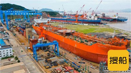 舟山中远海运重工一艘15.2万吨穿梭油轮提前下水