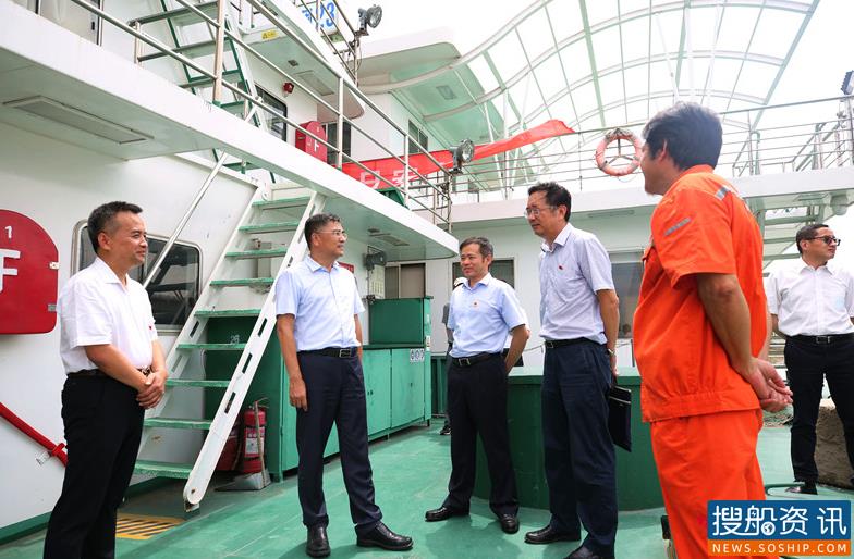 长江航道局党委到南京航道局开展党建工作调研
