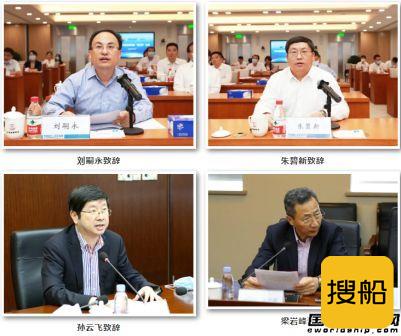 大连中远海运重工云交付一座自升式钻井平台