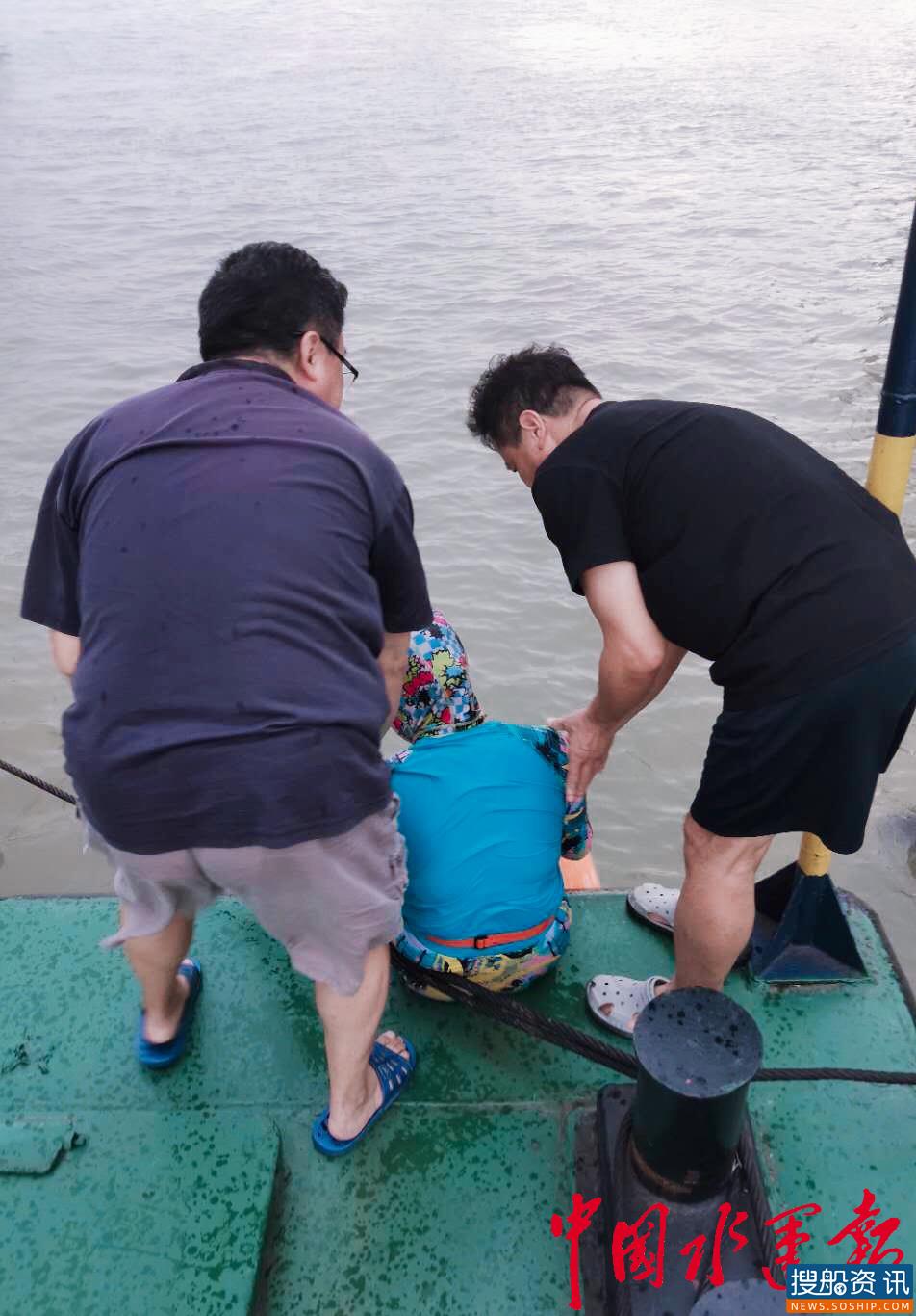 长航武汉公安又救起一遇险游泳者： 游泳消暑一时爽 受困溺水风险高