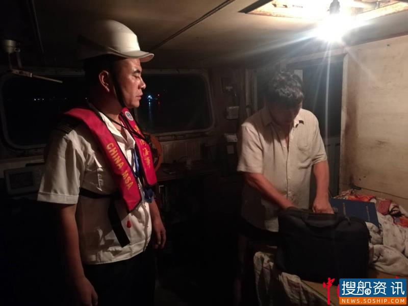 宁德三都澳海事处开展打击非法砂石船夜间执法行动