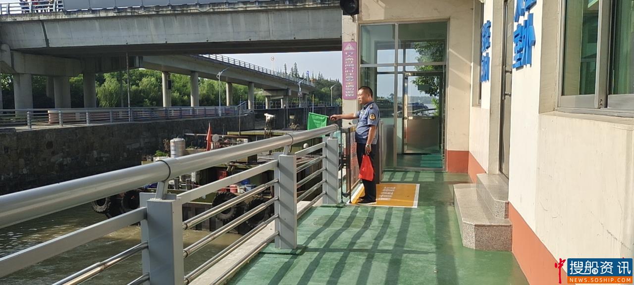 40℃的坚守:邵伯船闸职工全程监管保安全