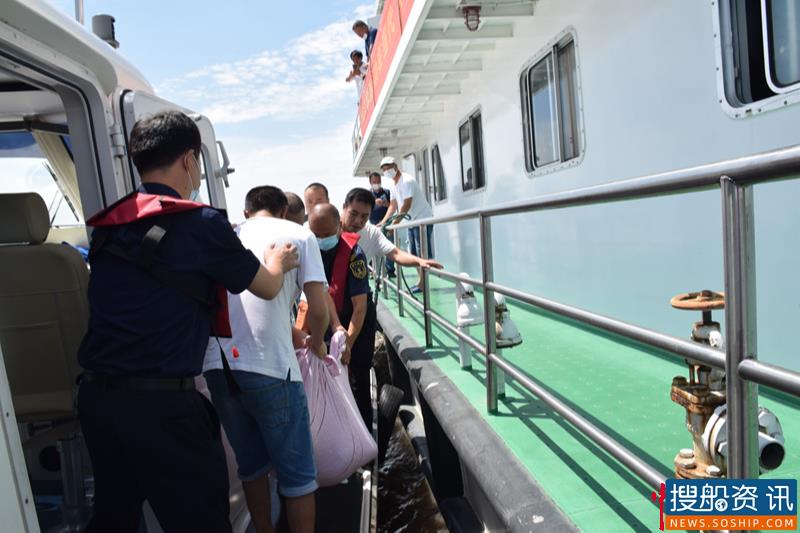 荆州海事局石首处快速行动救助一名病重船员