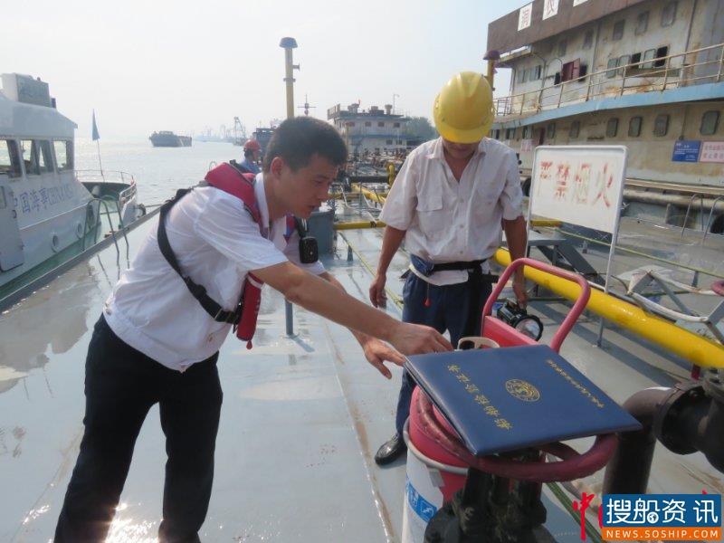 扬州海事多举措做好高温期间  载运危险品船舶作业安全监管工作