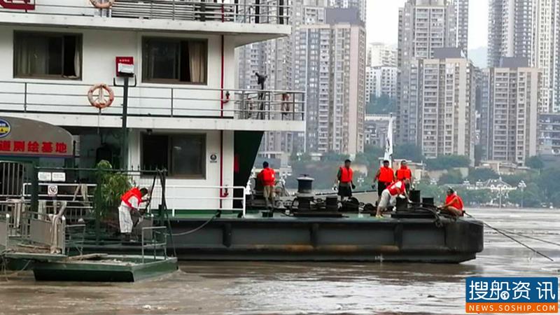 洪峰中简易板房威胁航道基地 长江重庆航道测绘处职工全力排险