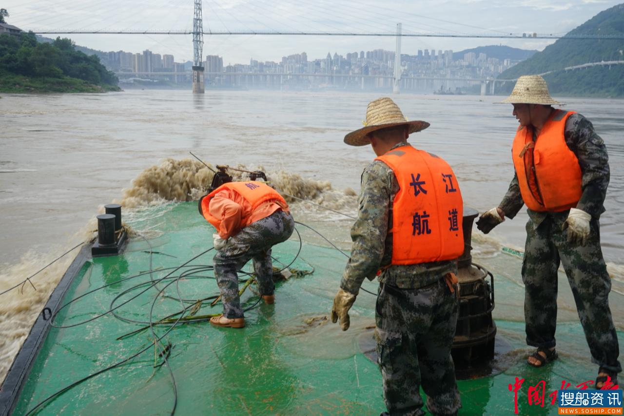 现场直击:长江第5号洪水过境 涪陵航道职工全力应对