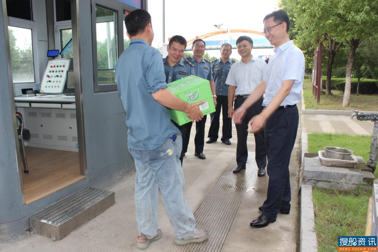 苏北航务处党委书记周进到解台船闸开展工作调研