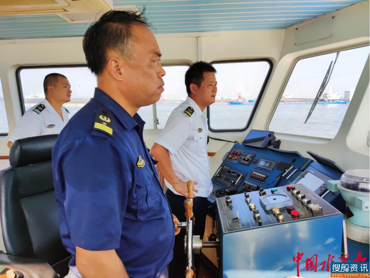 岳阳海事有序滚动放行船舶过境,全面迎战“长江2020年第5号洪水”