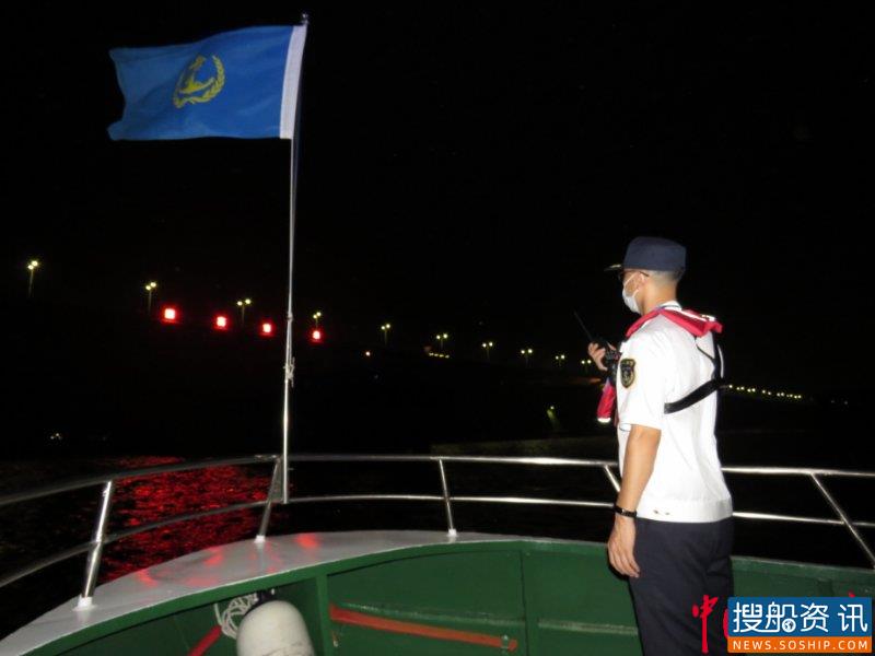 夜查!扬州海事强化夜间桥区水域通航管理