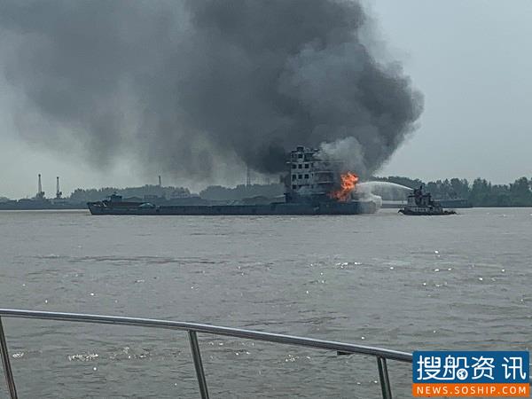 长航芜湖公安成功扑灭一起船舶火灾