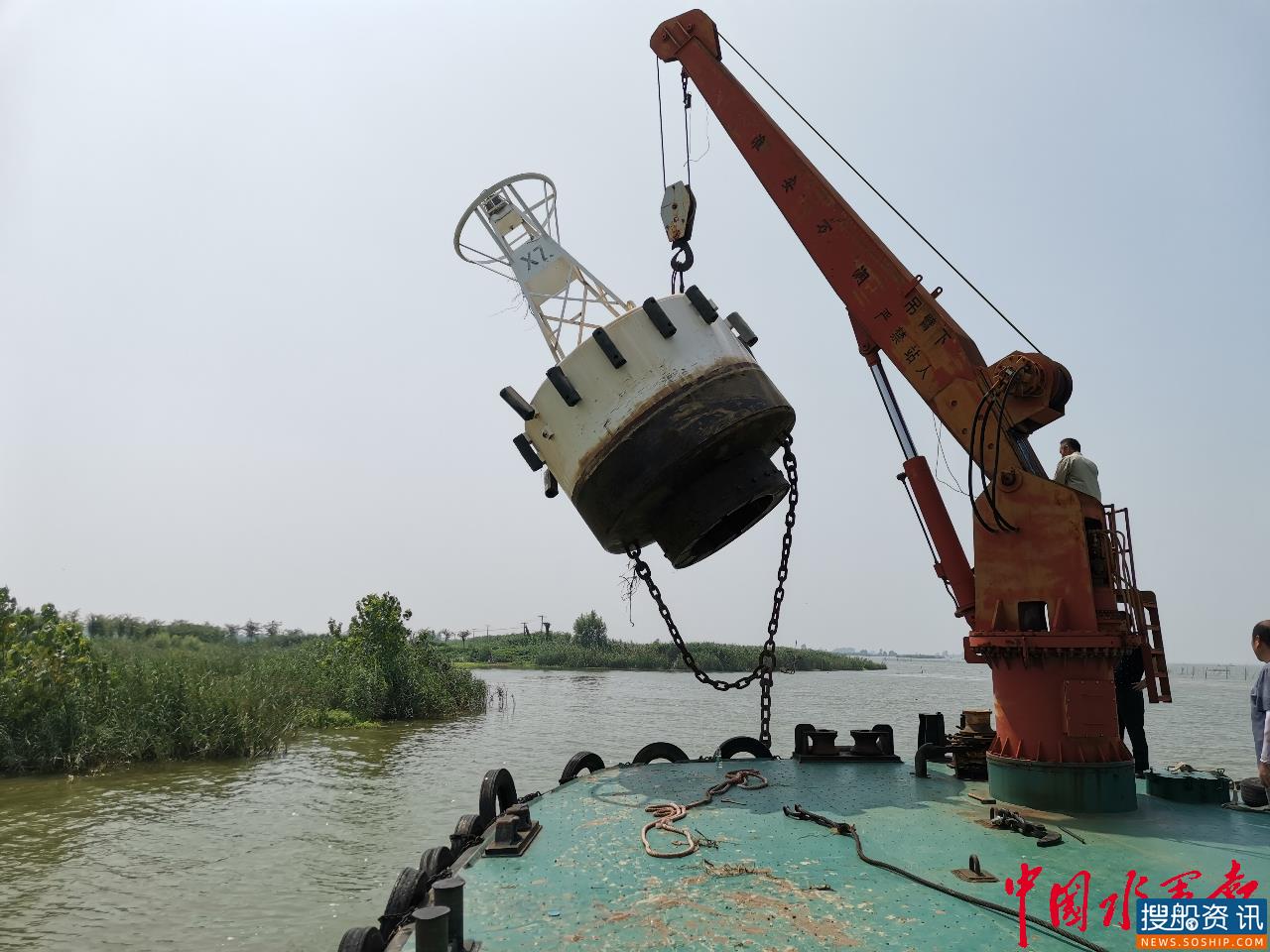 新沂市航道管理站组织汛后航标维护