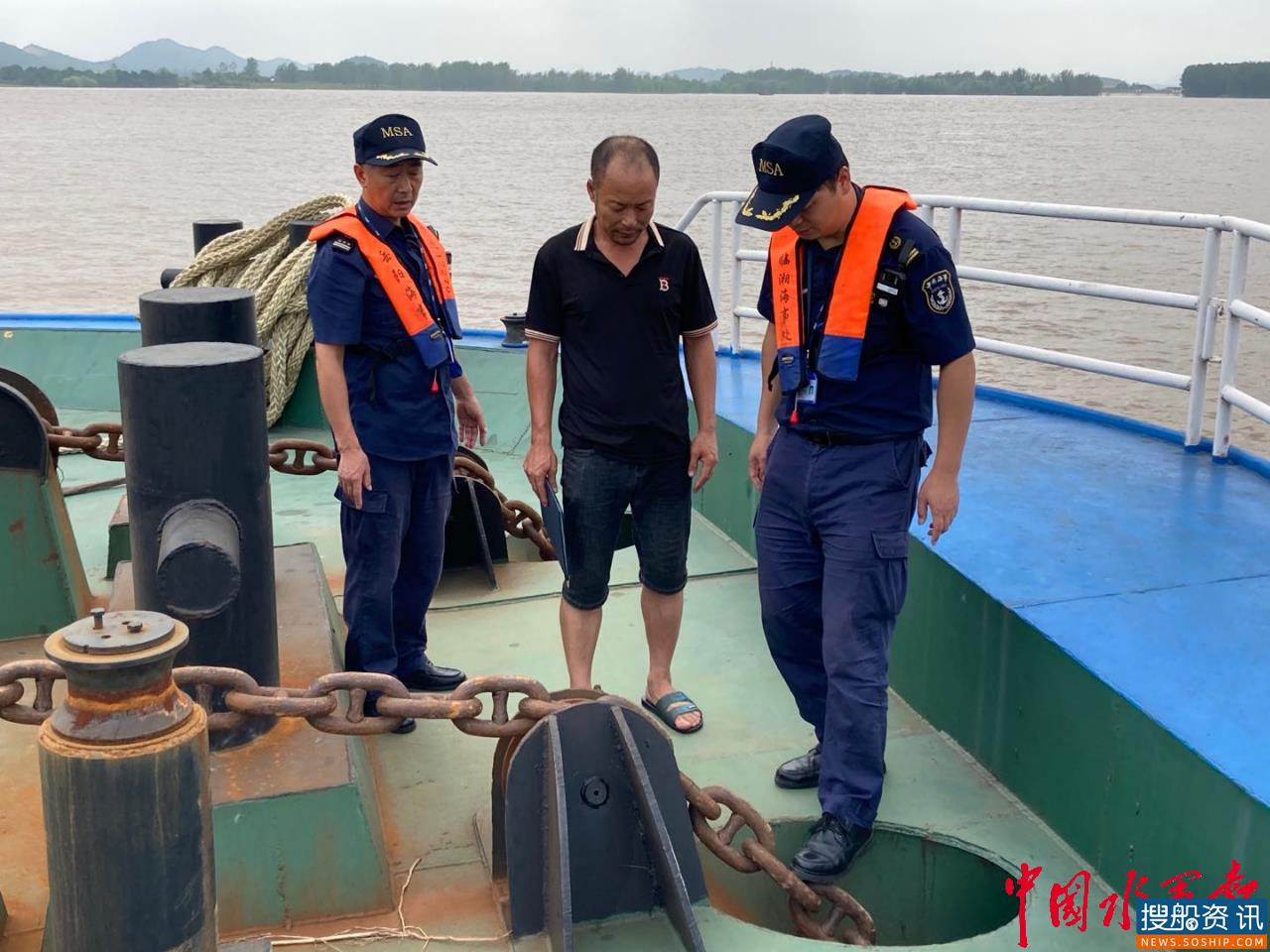 岳阳海事局加强汛期锚泊船舶安全监管