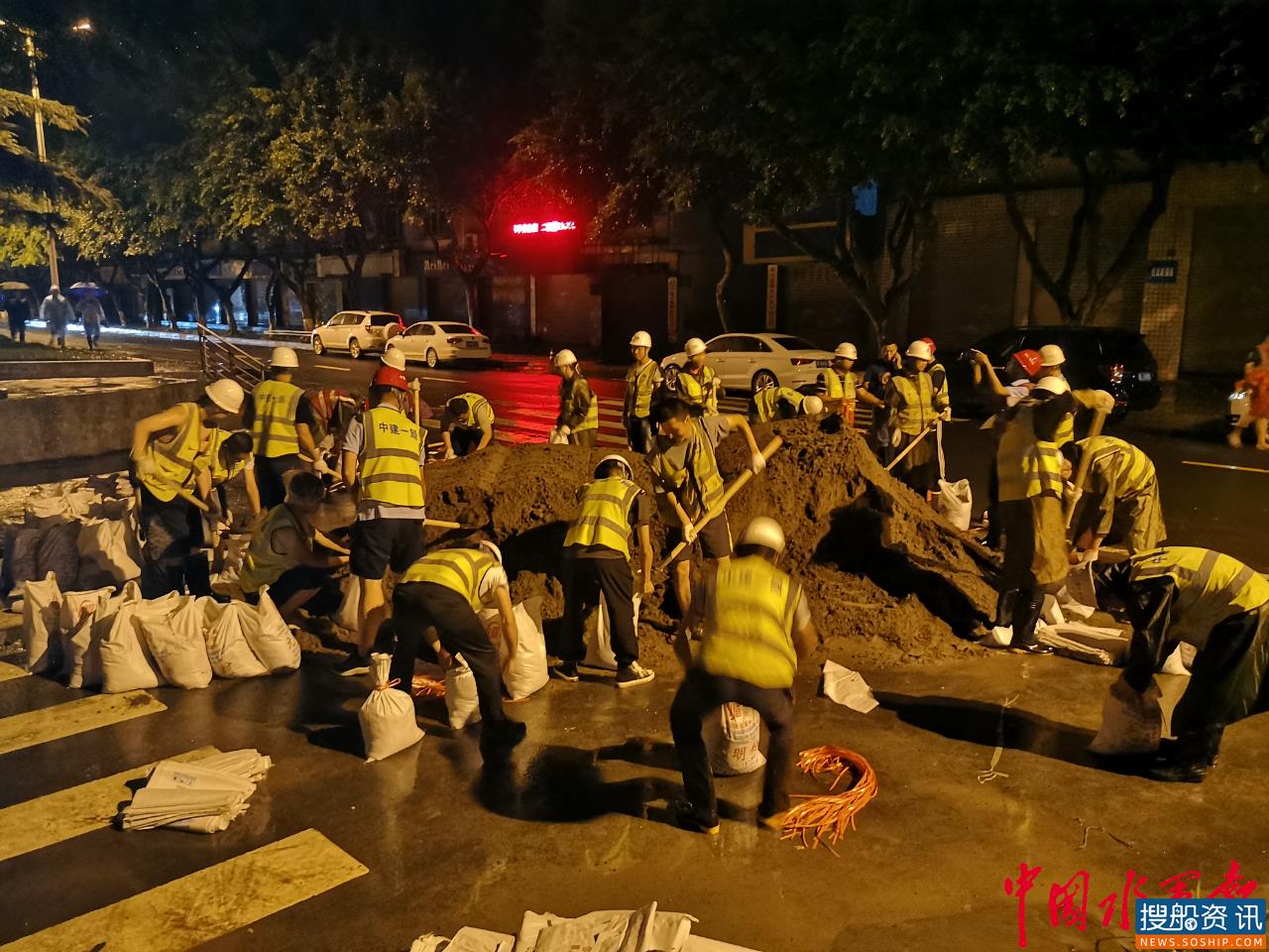 码头出现两处缺口  乐山市港航中心紧急驰援