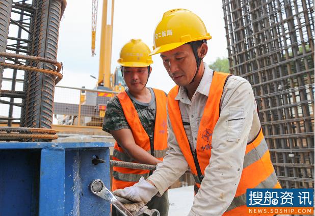 余杭高架项目建设者高温下坚守奋战