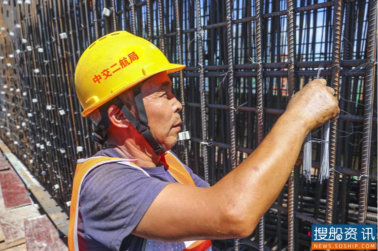 余杭高架项目建设者高温下坚守奋战
