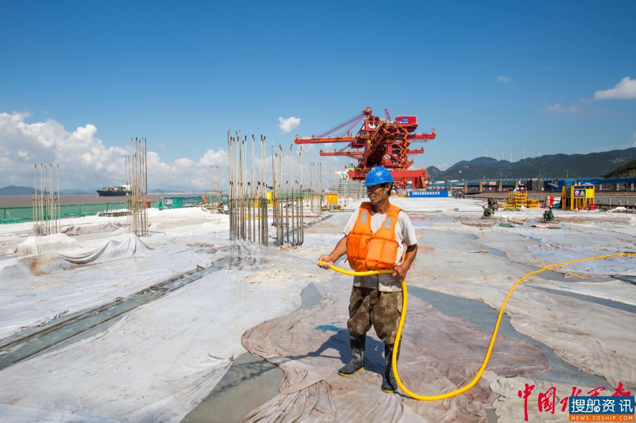 浙江省在建最大矿石码头水工主体结构顺利完工