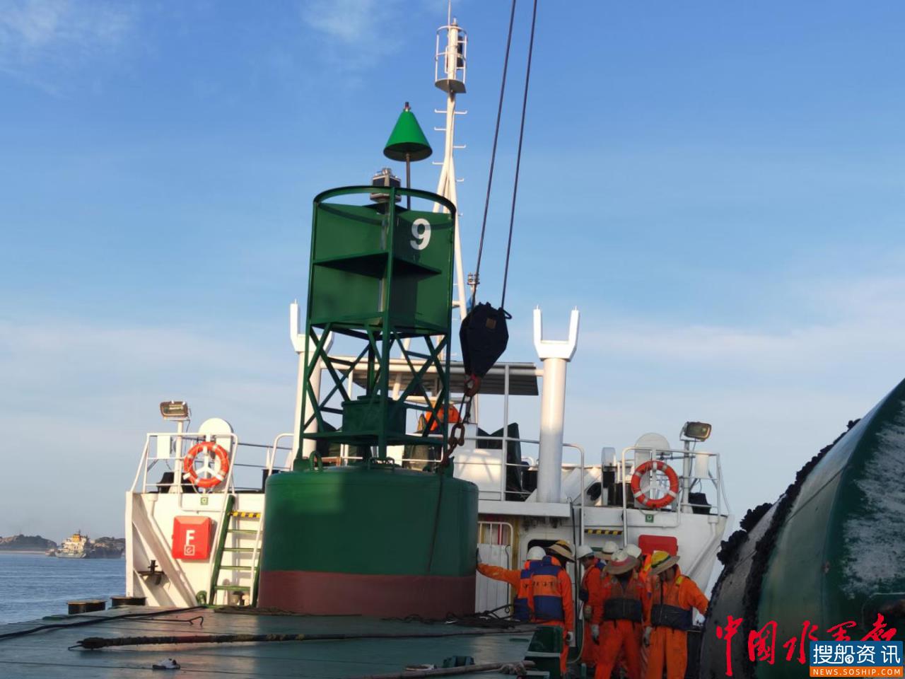 厦门航标处应急抢修泉州湾9号、10号灯浮