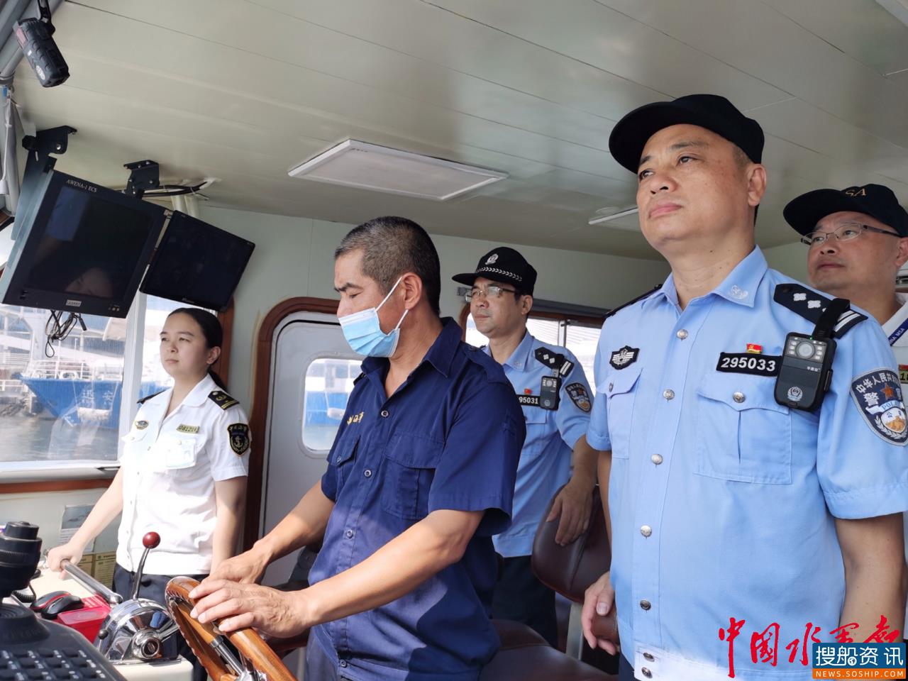 厦门鹭江海事处与厦门公安局公共交通分局海事大队开展海上联合执法