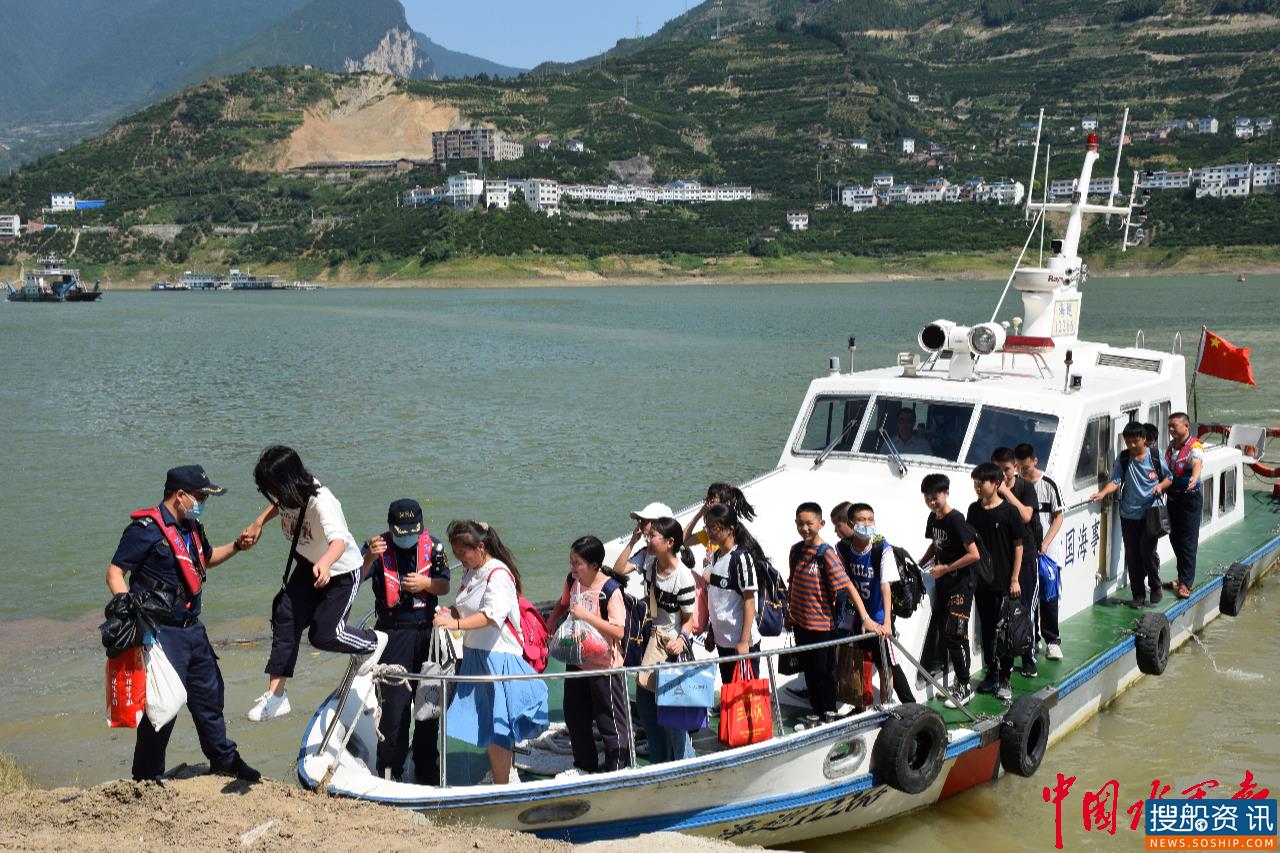 学子新学期首回家 归州处倾情护送