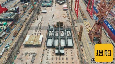 广船国际为中远海特建造5万吨半潜船进坞