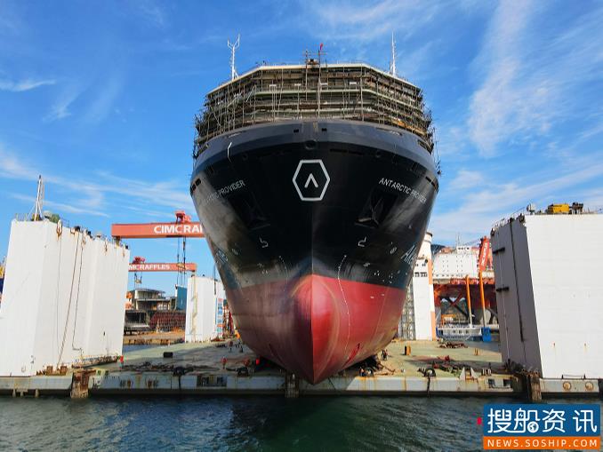 中集来福士建造的南极磷虾运输船顺利下水