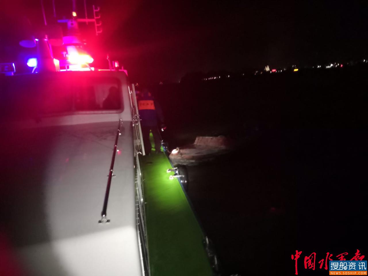 九江彭泽海事处紧急救助失控交通船