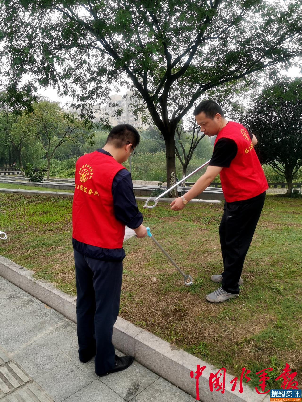 张家港地方海事开展“烟头不落地 港城更美丽”志愿活动
