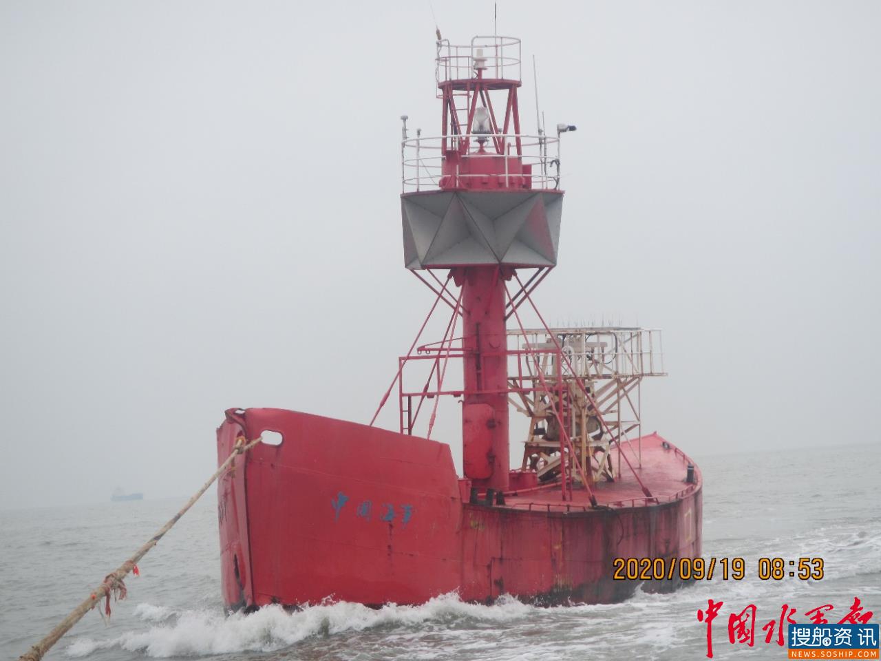 长江口灯船被撞漂失 上海航标处连续作业24小时成功寻回并锁定肇事船舶