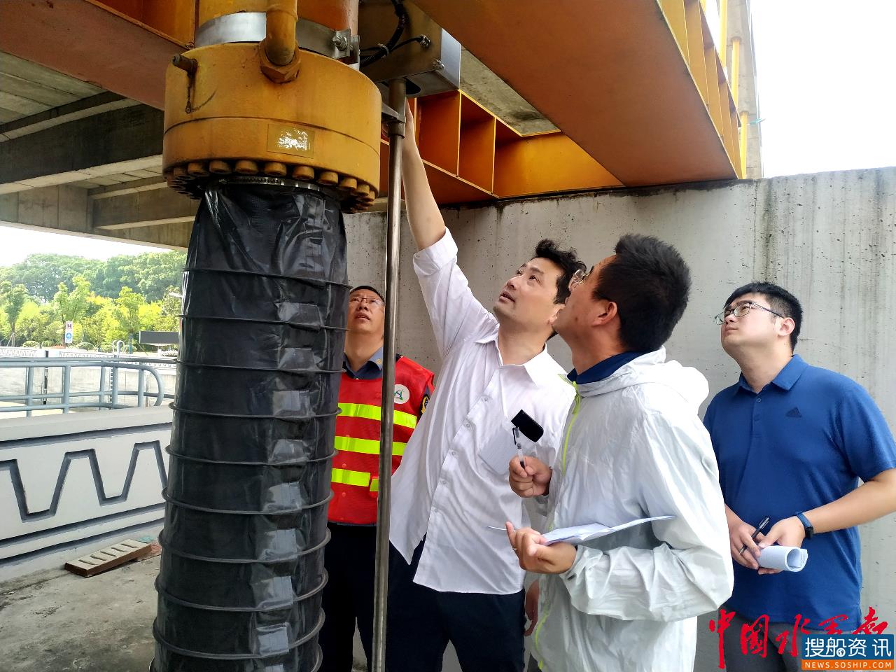 江苏省厅港航中心委托第三方对张家港船闸开展安全检查