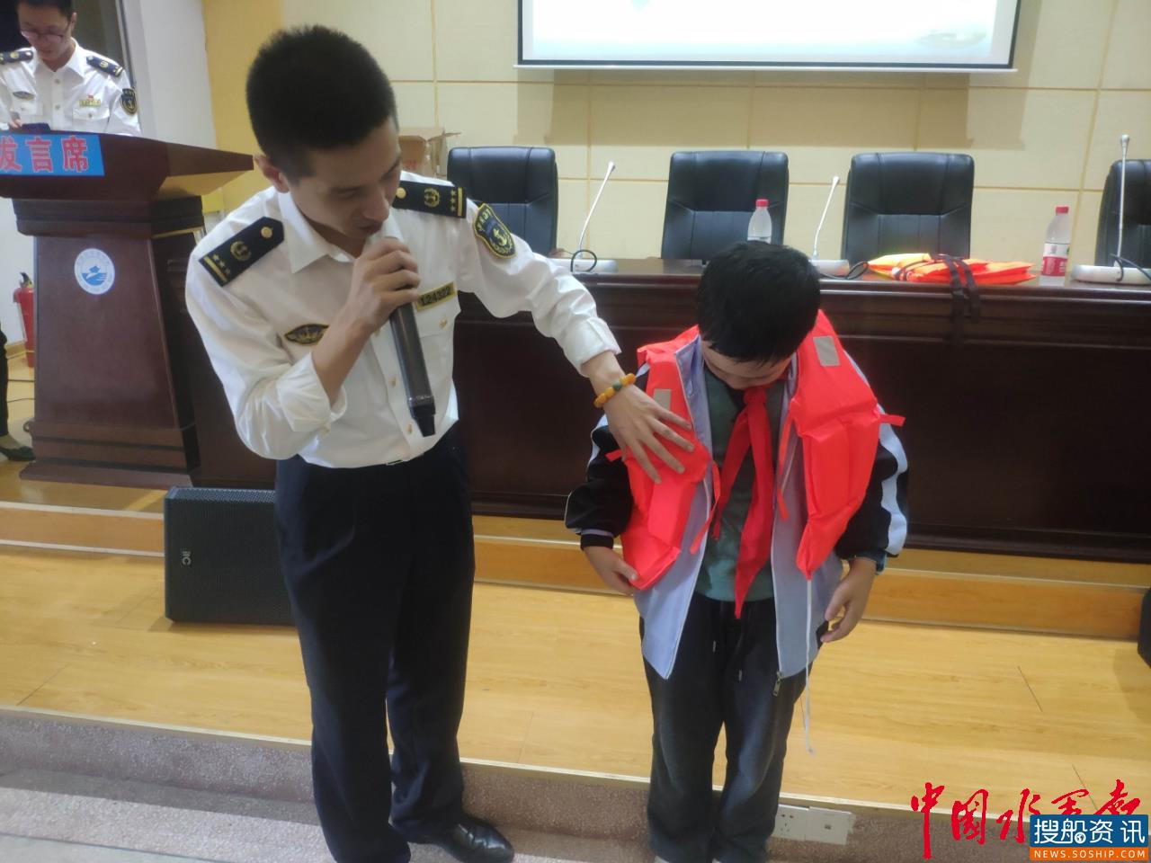 岳阳海事局开展水上知识进校园活动