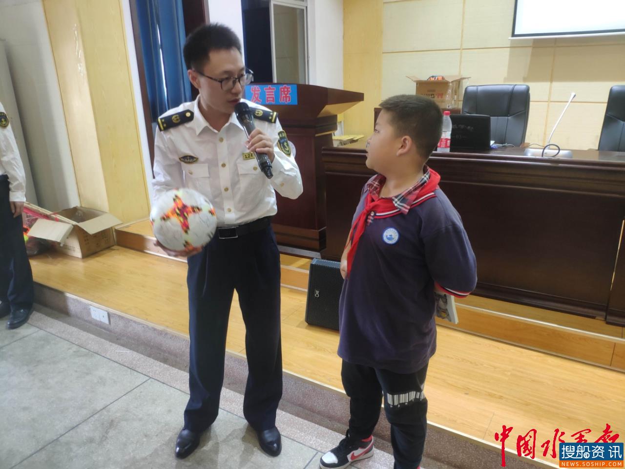 岳阳海事局开展水上知识进校园活动