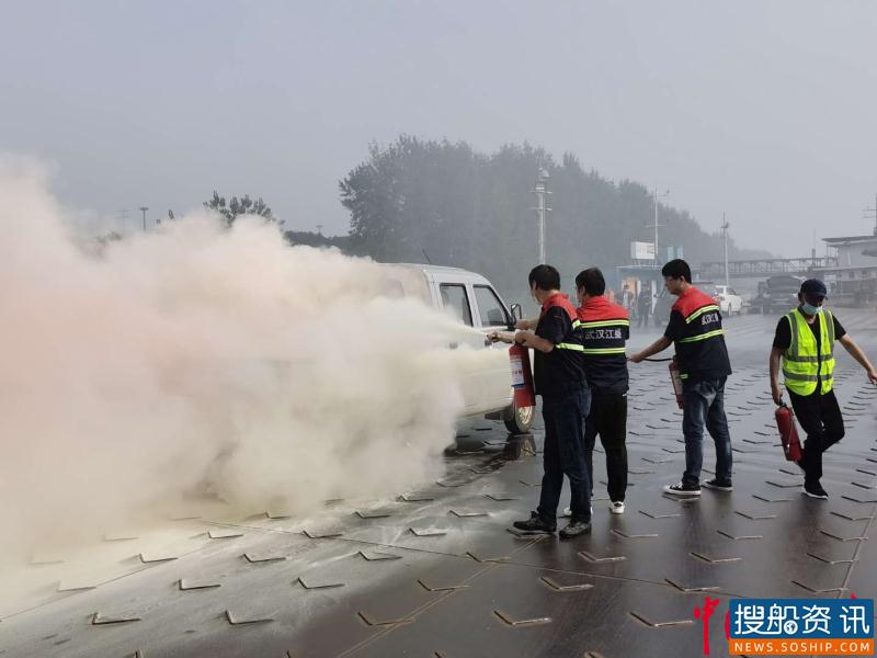 长航公安局武汉分局联合辖区单位开展消防演练