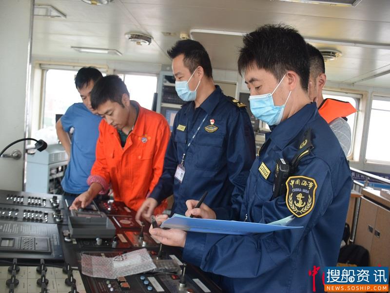 荆州海事局强化节前水工作业区及施工船舶监管