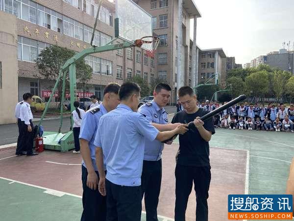 长航公安局岳阳分局城陵矶派出所 开展水上安全知识进校园活动
