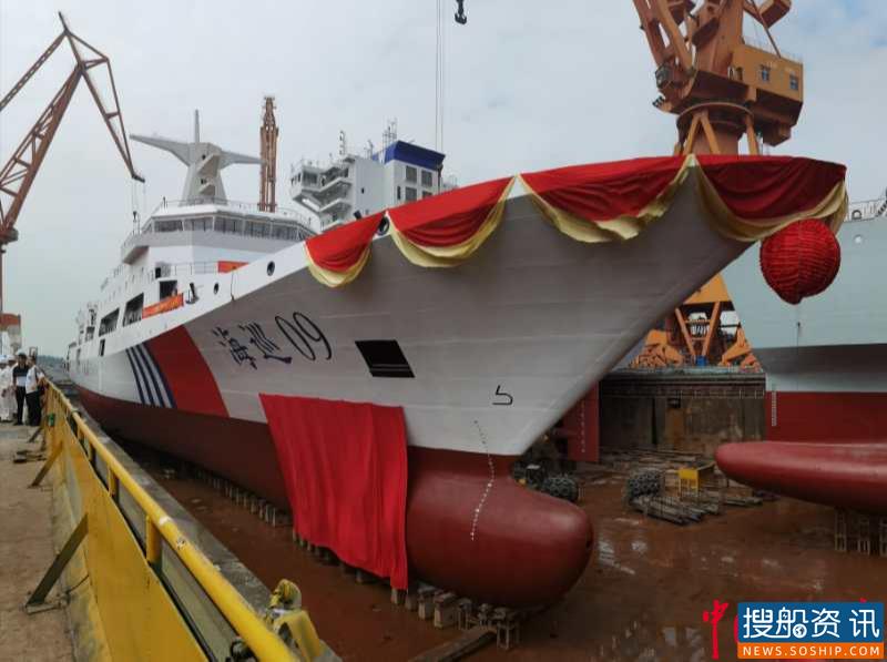 我国万吨级大型海事巡逻船“海巡09”轮在广州出坞命名
