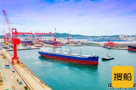 大连中远海运川崎交付一艘61000吨散货船