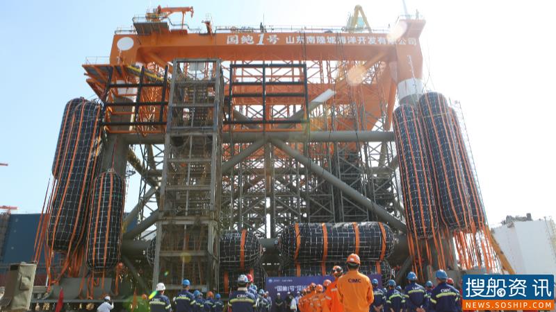 坐底式养殖网箱“国鲍1号”建成下水