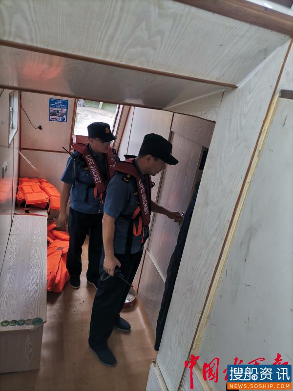 南通交通执法为水上交通安全排雷护航