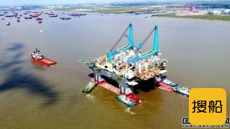 招商局重工建造全球最大半潜式重吊生活平台拖航出江
