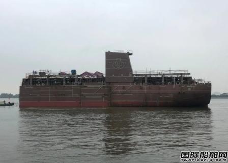 黄埔文冲文冲厂区首次完成半船水上合拢坐墩